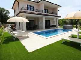 Luxury Villa Sara with Jacuzzi in Malinska, hotell sihtkohas Sveti Ivan