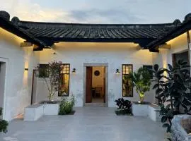 Waiting for the Blossoms B&B Tea House