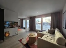 Stilren och nybyggd lägenhet nära Hudiksvall
