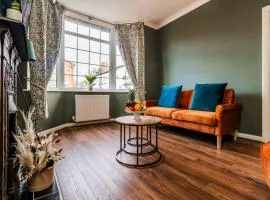 3 Bedroom House, Free Parking, Easy M53 Access