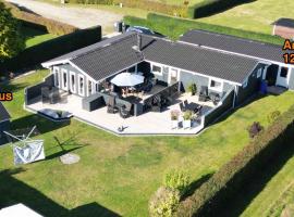 Quiet Holiday Home With Annex And Great Outdoor, hotel i Bogø By