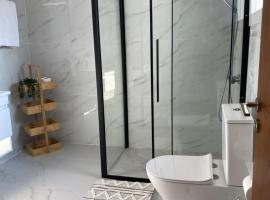 Barbaras House, מלון בקאטו פירגוס