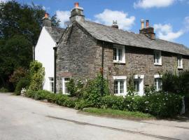 Hollyhocks Cottage surrounded by beautiful Cornish countryside., khách sạn ở Helland