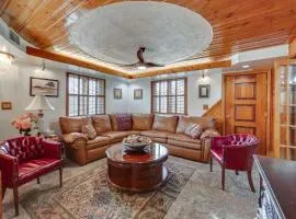 Walk to Park Family Home in Monroeville!