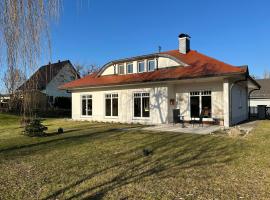 Ferienhaus mit 2 Schlafzimmern und 2 Bädern, Hotel in Großenhain