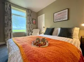 Field View Spacious 2-bed, Parking, Workspace, Countryside Walks