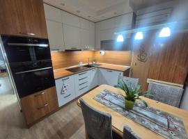 Stylish 4-room apartment in the heart of the city, hotel em Levice