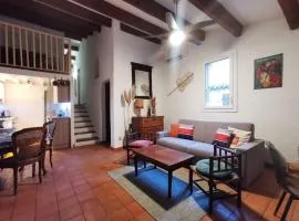 Mazet provençal au cœur d'une belle pinède dans une résidence sécurisée