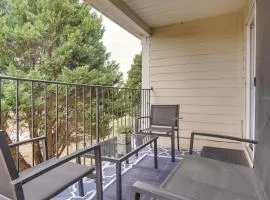 9 Mi to Dtwn Couples Retreat in Fayetteville!