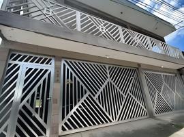 Refúgio aconchegante com garagem, ônibus e trem, hotel em Itapevy