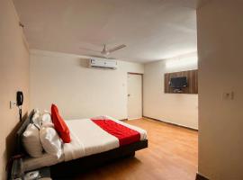 FabHotel Aavkar, hotell i Sātej