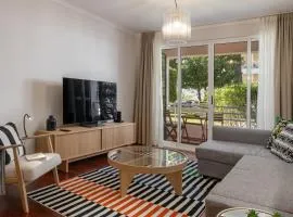 White House I Apartment with Garden View
