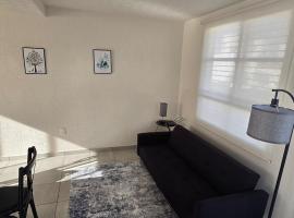 Casa 3 recamaras 6 personas Facturo cerca IPQ Parque Industrial Bernardo, Hotel in Machorra