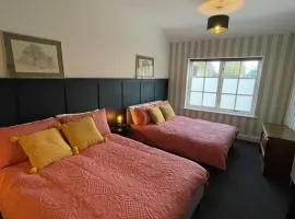 Charming cottage opposite The Dabbling Duck