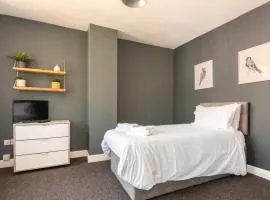 Cosy Budget Room in Doncaster House With Kitchen