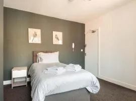 Cosy Budget Room in Doncaster House With Kitchen