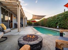 Indio Zen Retreat Pool Spa Home Sleeps, hotel u gradu 'Indio'