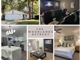 The Woodlands Retreat Getaway & Theater Luxury, Hotel in The Woodlands