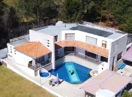 La Merced에 위치한 호텔 Quinta Madeira Valle de los Chillos