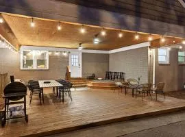 Historic Franklin Retreat • Game Room • Covered Patio • Easy Downtown Access The Carolyn House by AvantStay