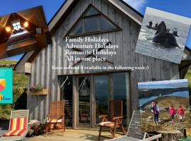 Cedar Boathouse Overlookng Baltimore, West Cork & Islands, hotel familiar en Baltimore