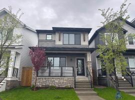 Beautiful New House in Alpine Park, Calgary, hótel í Calgary