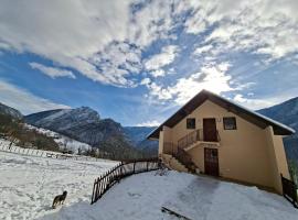 Family owned self sufficient ECO farm TARA, hotel em Pljevlja