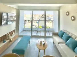 Modern apartment a short walk from the boulevard and beach