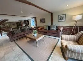 Stunning converted barn - Brand sleeps 8