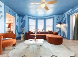 Charming 2BR Retreat Fire Pit & Near Downtown