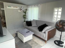 Anitápolis central -apartamento com jardim, хотел в Annitapolis