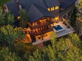 Lux Private Mtn Estate Wildlife Games & Hot Tub, отель в городе Cedron