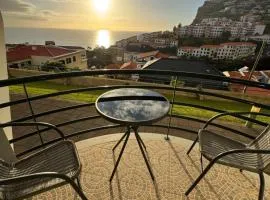 Ocean & Mountain Views-Garage Parking-Walk to Praia do Vigário