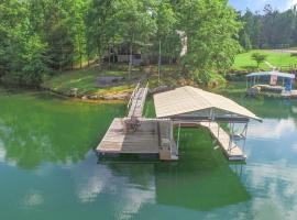 Rocking W - Screened In Porch And Lakeside Fire Pit!, Hotel in Double Springs
