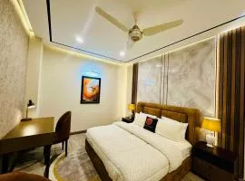 Luxury 1BR Zeta Mall