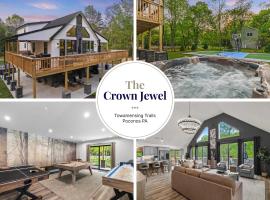 Pickleball & Basketball Court Hot Tub Luxury, Hotel in Albrightsville