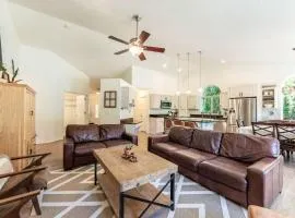 Big Family Getaway- Theater Room- BBQ- Play Room- Fire Pit