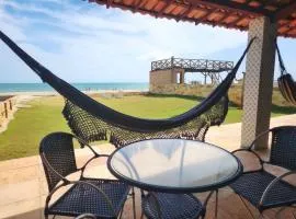 Casa Pe na Areia com Piscina e Ar em Morro Branco