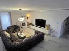 Exklusives 115 m Designer Apartment Kamin Spa-Bad Balkon Lounge Fürth