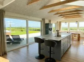 Sommerhus Med Vildmarksbad Og Udsigt Over Vandet