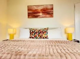 Charming 2BR House, Free Parking, Long Stay