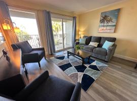 Family owned with pool and sunset views from the balcony!!, Hotel in Tampa