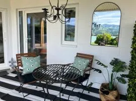 Maison Bleue - Boutique Sea View Escape near Akaroa