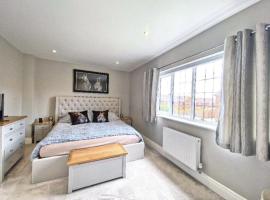 Foreman Manor Near London & Guildford 3 Bed 3 Bath, Hotel in Ash