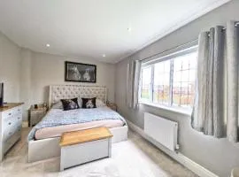 Foreman Manor Near London & Guildford 3 Bed 3 Bath