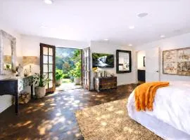 Hollywood Hills Spa Retreat Oasis with Tree Top Views, Private Jacuzzi Style Tub, Steam Room, Magical Half Acre Acre Garden and Patio, Free Parking for 2 cars, in LA's most Serene, Central Desirable Area