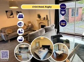 4 BDR House By Eason Stays Short Lets Warwickshire