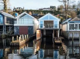 Luxury 'Spout Crag' Lake House