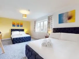 8 double beds in a 5 bedroom house, pets welcome