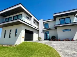 Sea Salt Villa - Luxury Villa + Full Concierge!